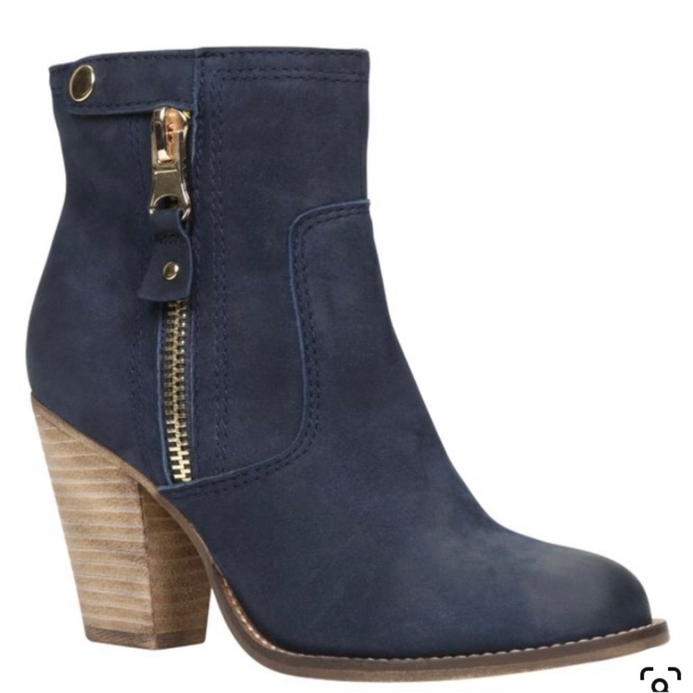 Beautiful blue leather Aldo booties.
